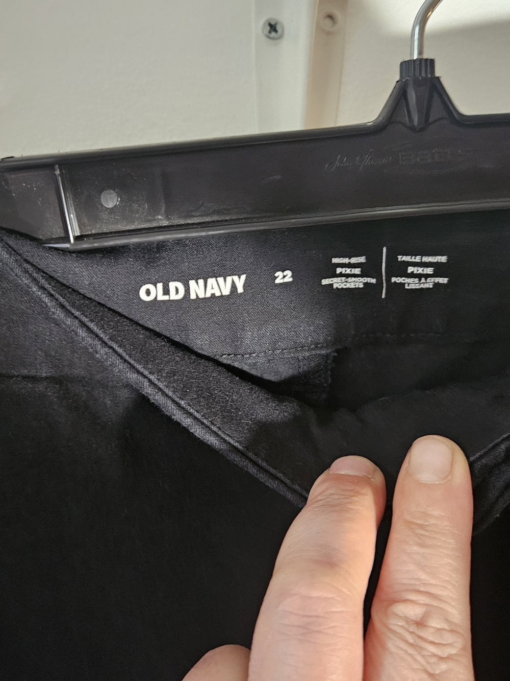 Old Navy Black High-Rise Pixie Capris 22